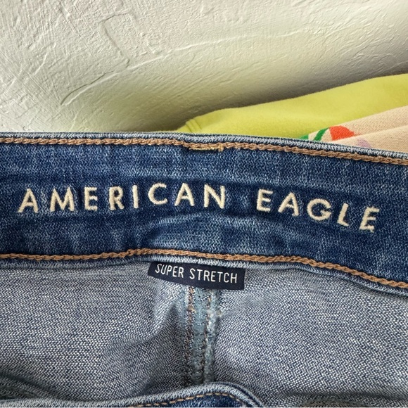 American Eagle Skirt Hi Rise Mini Denim Jean Solid Medium Wash Blue Raw Hem Fray - Picture 6 of 7